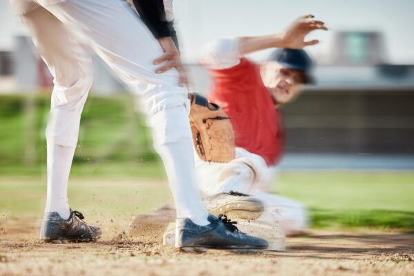 Cum să-ți dezvolți tehnica de lansare în baseball: exerciții și greșeli comune