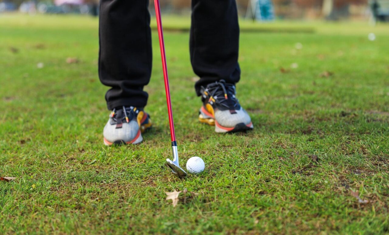 Eticheta pe terenul de golf: reguli neoficiale pe care trebuie să le știi