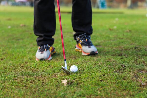 Eticheta pe terenul de golf: reguli neoficiale pe care trebuie să le știi