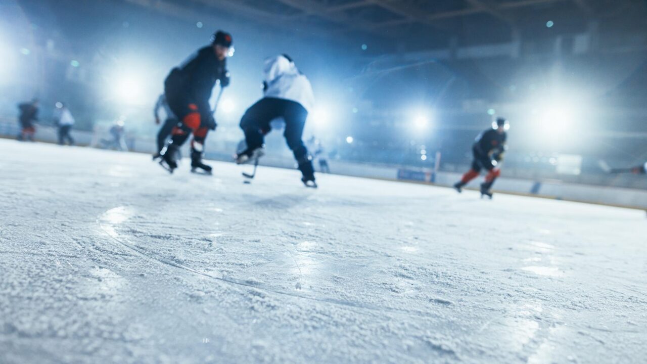 5 tehnici esențiale de patinaj pentru jucătorii de hochei