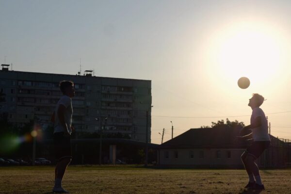 Cum să îmbunătățești pasa și controlul mingii în fotbal?