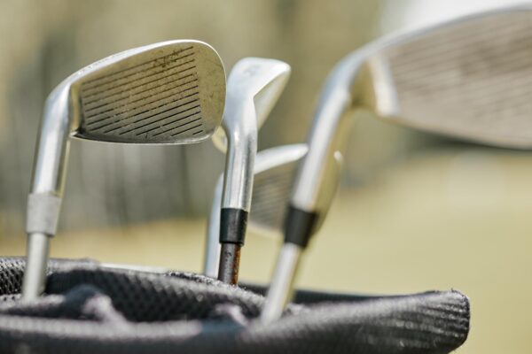 Ghid complet: ce echipament suplimentar trebuie un golfist serios